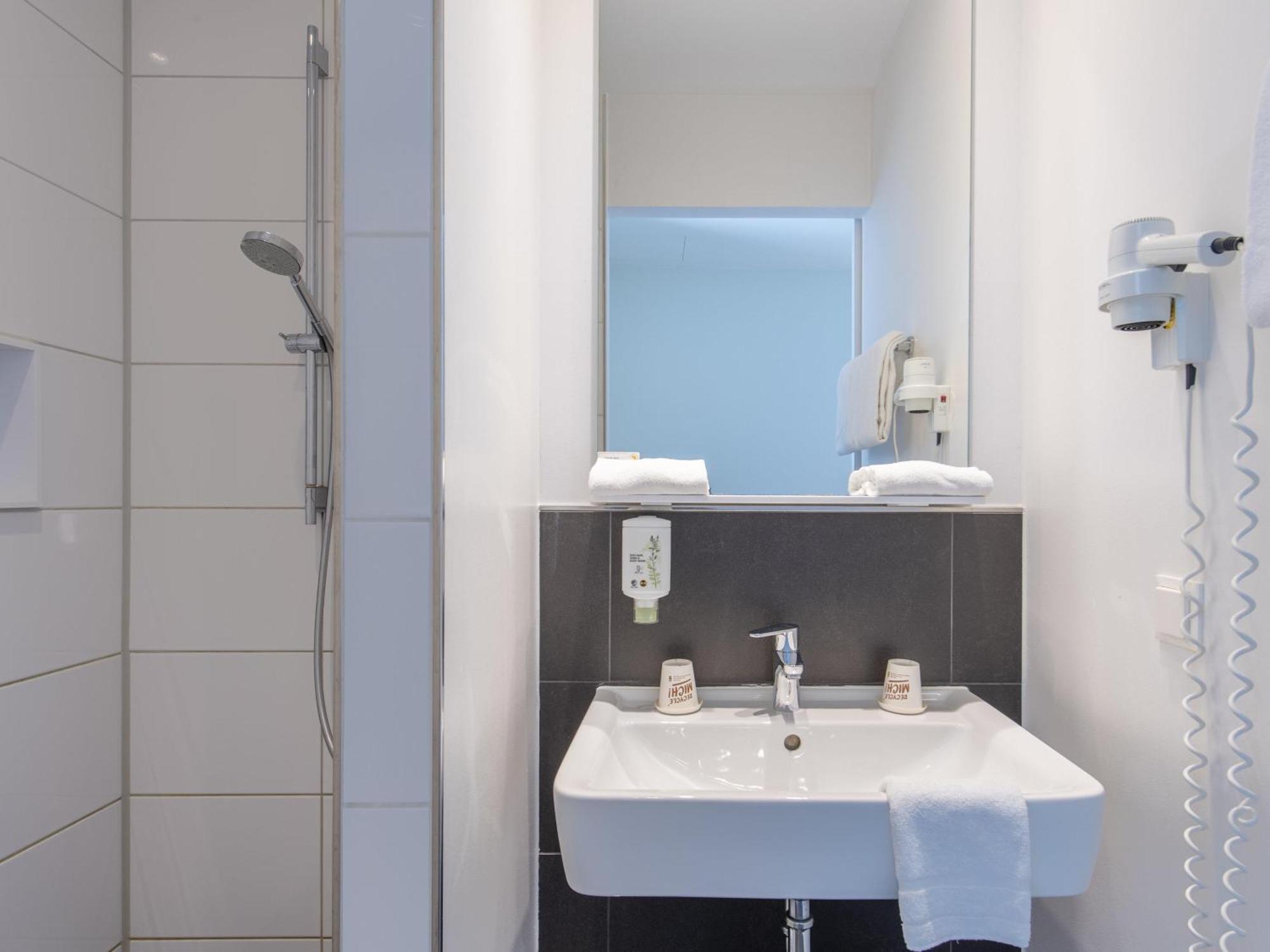 B&B Hotel Muenchen-Trudering Экстерьер фото
