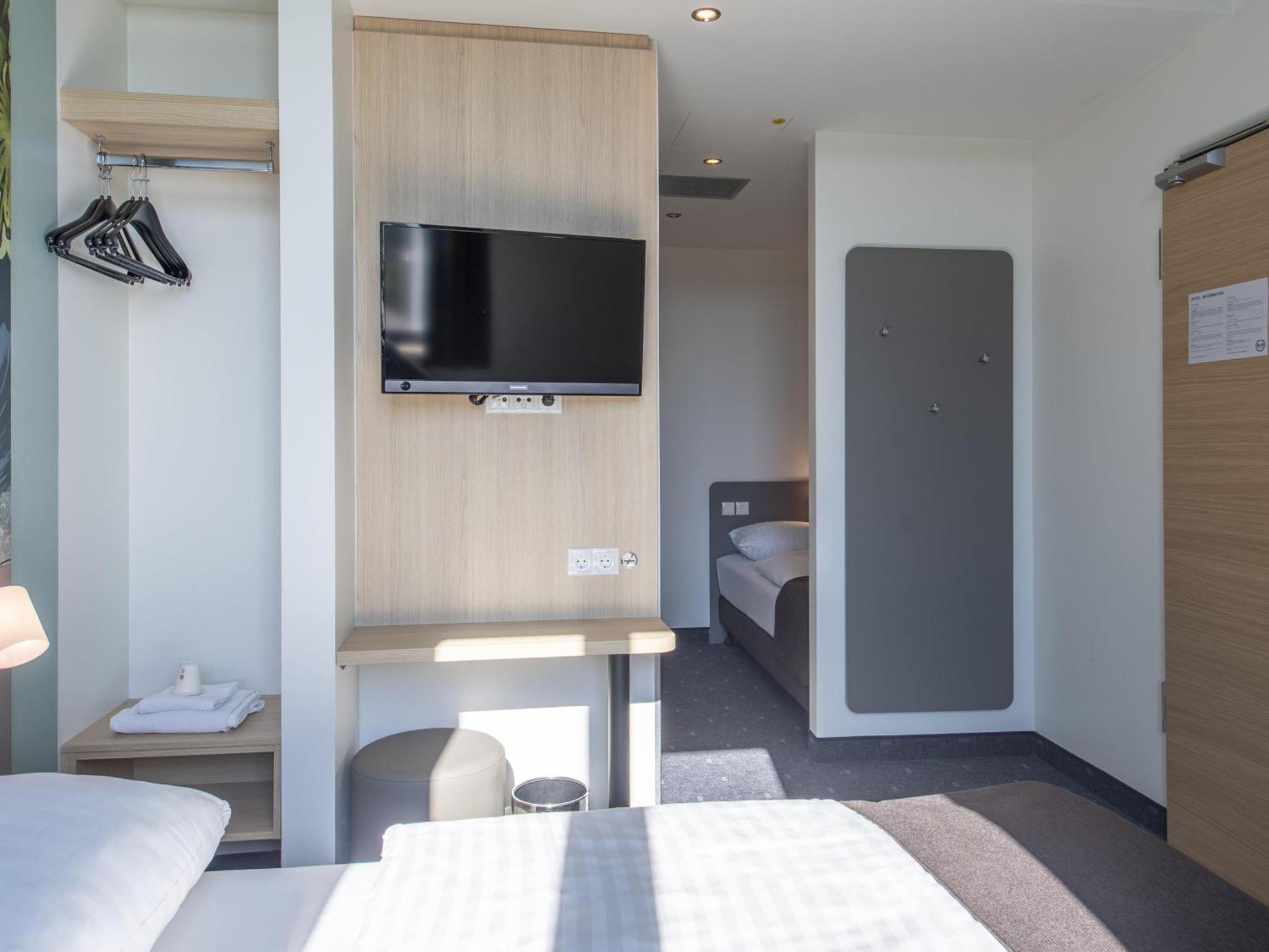 B&B Hotel Muenchen-Trudering Экстерьер фото